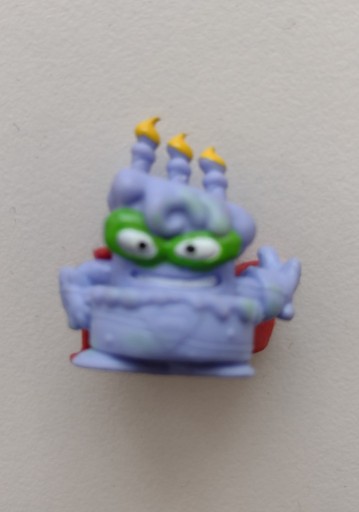 Zdjęcie oferty: Figurka Super Zings Things tort urodzinowy fiolet