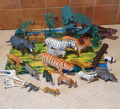 Zdjęcie oferty: Zoo safari figurki zwierząt, drzew zestaw 
