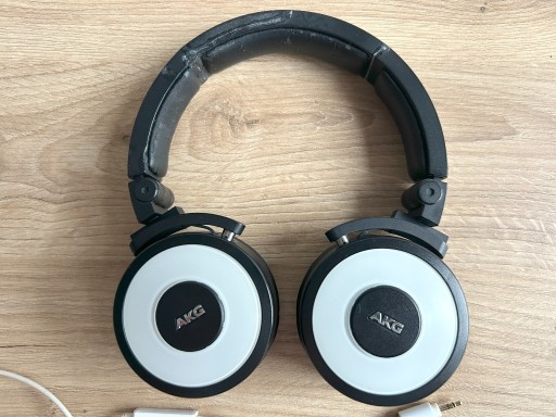 Zdjęcie oferty: Słuchawki Przewodowe Z Mikrofonem AKG Y55 Biały Klejony Pałąk