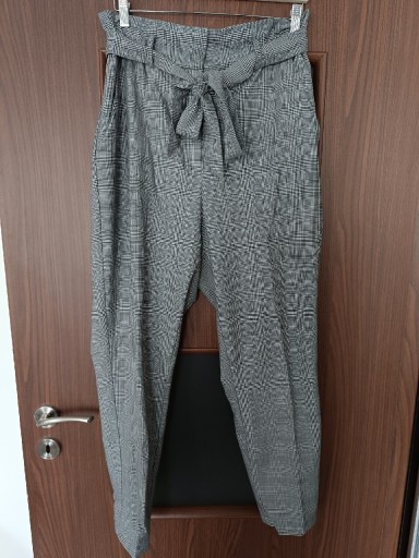 Zdjęcie oferty: Eleganckie spodnie z wysokim stanem H&M rozm. 44