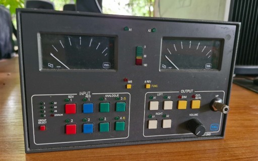 Zdjęcie oferty: Wzmacniacz z selektorem wejść Analog / SDI / AES-EBU