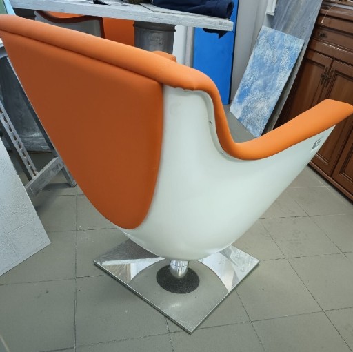 Zdjęcie oferty: Fotel Vezossi POD, biało pomarańczowy, używany