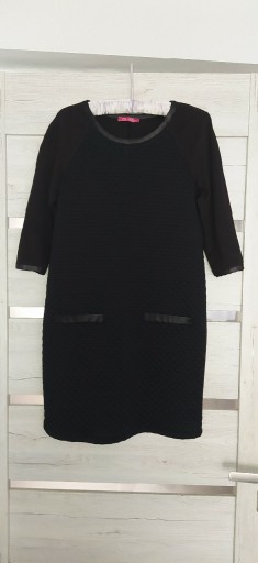 Zdjęcie oferty: YD czarna pikowana sukienka 152