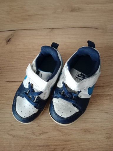 Zdjęcie oferty: Buty sportowe dzieciece Nike roz 23,5