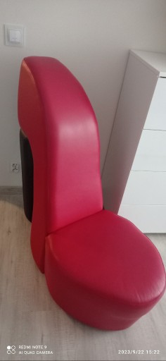 Zdjęcie oferty: Fotel skórzany w kolorze czarno- czerwonym 