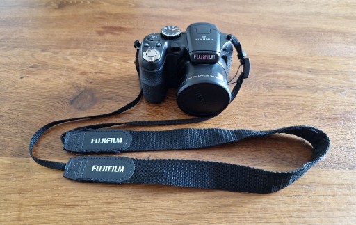 Zdjęcie oferty: Aparat cyfrowy Fujifilm FinePix S2950 z defektem