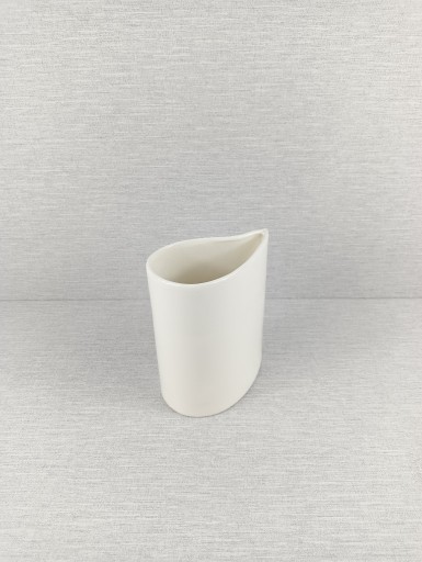 Zdjęcie oferty: Ceramiczny biały wazonik na kwiaty w formie łezki