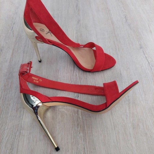 Zdjęcie oferty: Kobiece wysokie czerwone szpilki sandały 39 