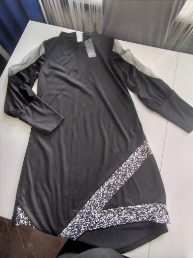 Zdjęcie oferty: ładna czarna sukienka- rękaw wstawka tiul -M