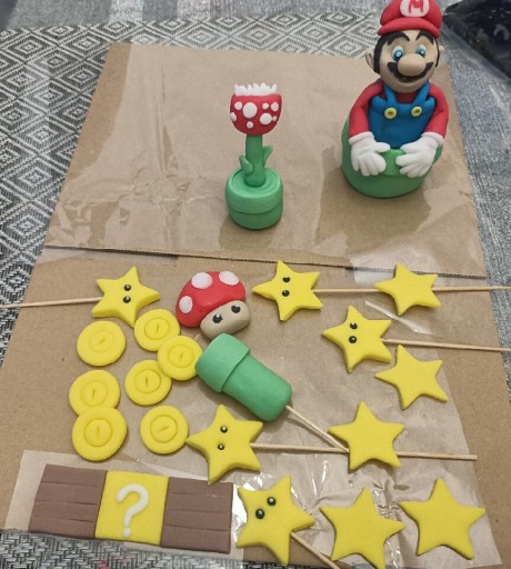 Zdjęcie oferty: Mario z masy cukrowej na tort 