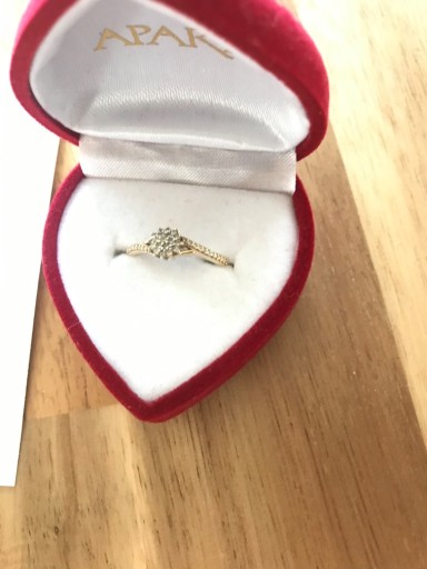 Zdjęcie oferty: Złoty pierścionek z brylantem rozmiar 14.67 mm