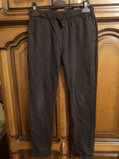Zdjęcie oferty: Czarne chłopięce spodnie ze sznurkiem, rozmiar 146