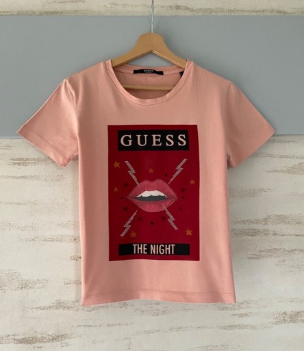 Zdjęcie oferty: Bluzka t-shirt z nadrukiem Guess (XS/S)