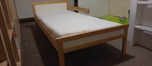 Zdjęcie oferty: Łóżko dziecięce z barierką wraz  z materacem