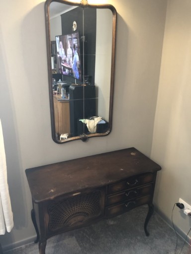 Zdjęcie oferty: Bardzo ładna komoda, toaletka+ lustro chippendale 