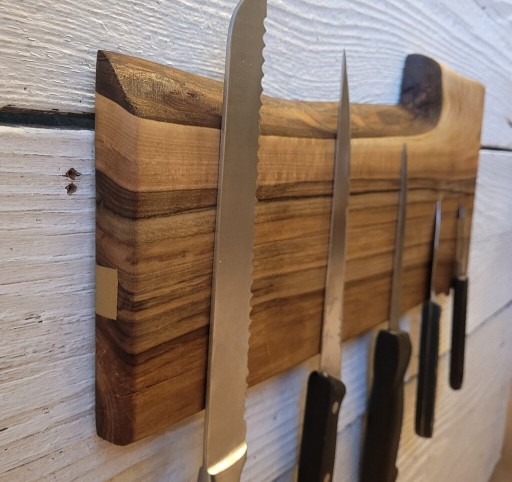 Zdjęcie oferty: Drewniana deska magnetyczna na noże orzech włoski