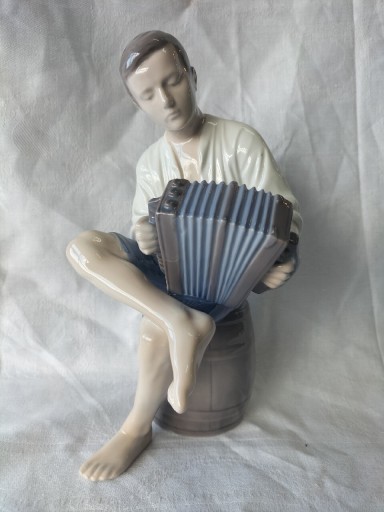 Zdjęcie oferty: B&G Copenhaga figura grajek z harmonią 