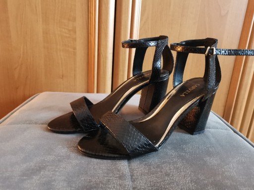 Zdjęcie oferty: Buty sandałki na słupku Carvela 38 czarne bdb hit