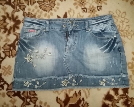 Zdjęcie oferty: Mini spódniczka jeansowa z haftem