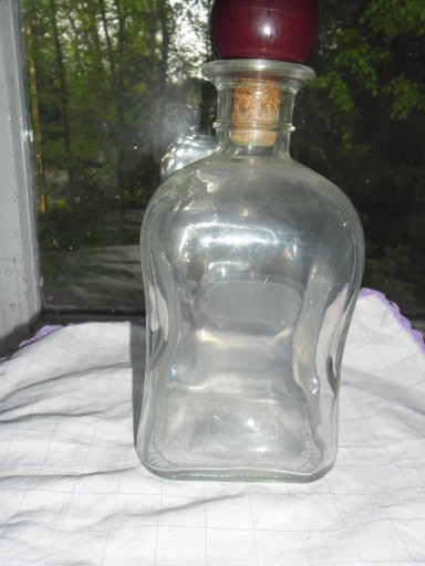 Zdjęcie oferty: stara butelka czworokątna 700 ml korek grube szkło