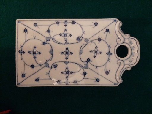 Zdjęcie oferty: Stara deska śniadaniowa porcelana wzór cebulowy