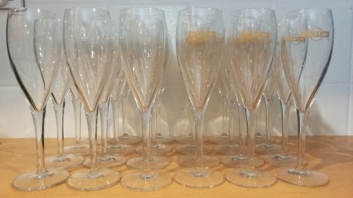 Zdjęcie oferty: 18 kieliszków szampanówek Martini