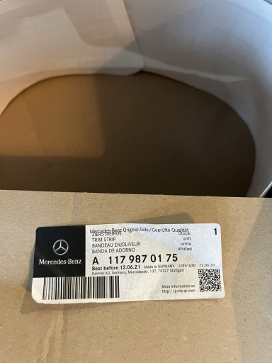 Zdjęcie oferty: Oryginalne pasy boczne szare do Mercedes CLA