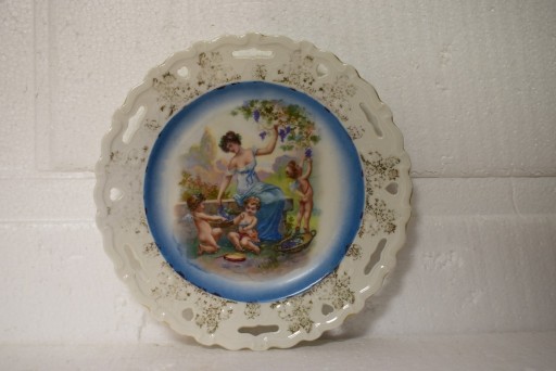 Zdjęcie oferty: Ozdobny porcelanowy  talerz - Helena i amorki 