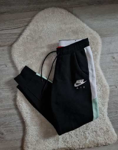 Zdjęcie oferty: Spodnie dresowe Dres , Dresy Nike Air Swoosh Rozmiar S Czarne Oryginalne 