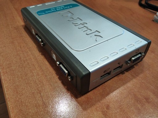 Zdjęcie oferty: 4-portowy przełącznik KVM USB DKVM-4U