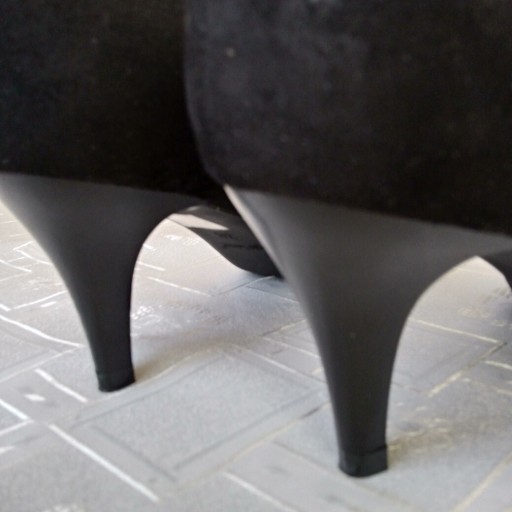 Zdjęcie oferty: Nowe Sergio Leone eleganckie czółenka/pantofle czarny zamsz r 38