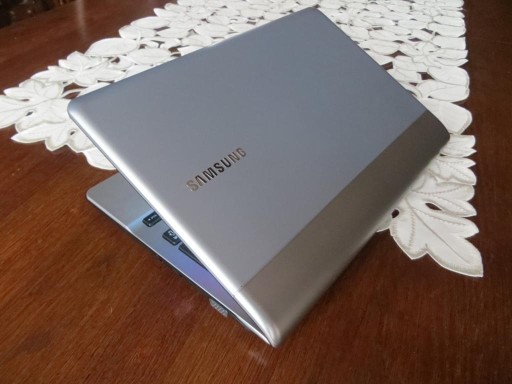 Zdjęcie oferty: Netbook Samsung NP305U1A 4GB +500GB + futerał tran