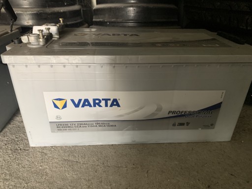 Zdjęcie oferty: Akumulator Varta 12V 230Ah
