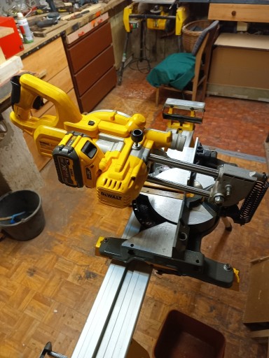 Zdjęcie oferty: DeWalt DCS777 piła ukosowa ukośnica 54V