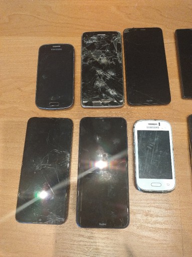 Zdjęcie oferty: Zestaw telefonów Samsung LG Motorola Xiaomi Sony Huawei Nokia