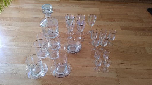 Zdjęcie oferty: Zestaw kieliszków, szklanek i karafka z mieniącego