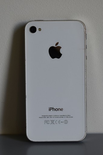 Zdjęcie oferty: iPhone 4s (16GB) - blokada iCloud/pęknięta szybka