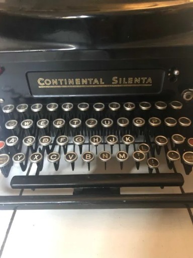 Zdjęcie oferty: Maszyna do pisania CONTINENTAL SILENTA