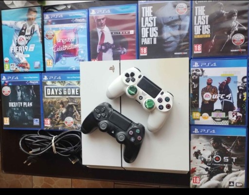 Zdjęcie oferty: Konsola PS4 z grami oraz pady 