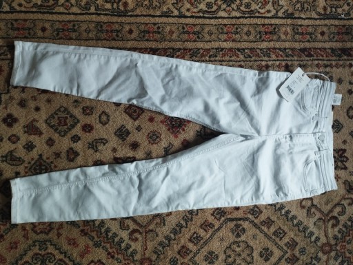 Zdjęcie oferty: Jeansy skinny wysoki stan białe 152/158