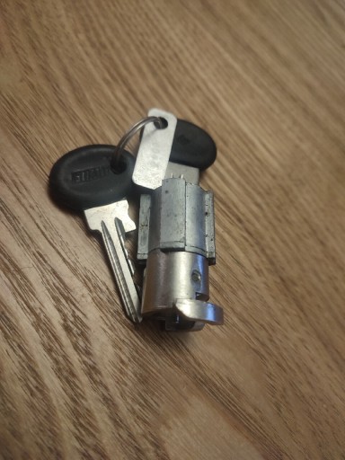 Zdjęcie oferty: Fiat 126p Maluch wkładka stacyjki bębenek kluczyki