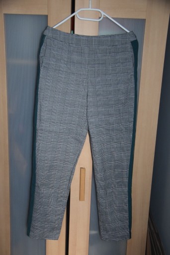 Zdjęcie oferty: Eleganckie spodnie kratka krata lampasy M