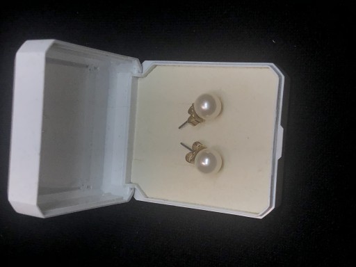 Zdjęcie oferty: Kolczyki perełki białe perły złote wkręty vintage