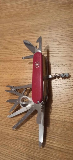 Zdjęcie oferty: Scyzoryk Victorinox SwissChamp