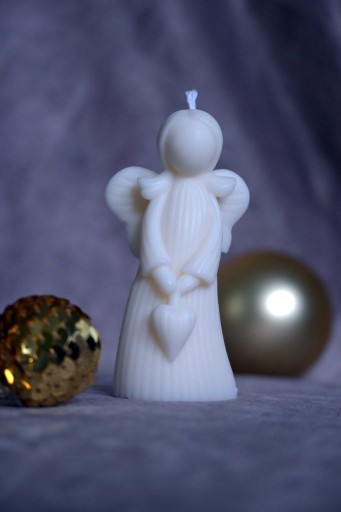 Zdjęcie oferty: Ręcznie robiona świeca w kształcie anioła - zimowa dekoracja i prezent