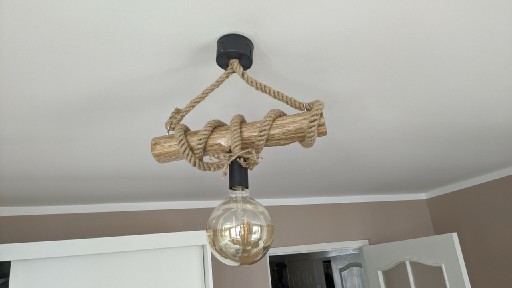 Zdjęcie oferty: Lampa drewniana że sznura jutowego