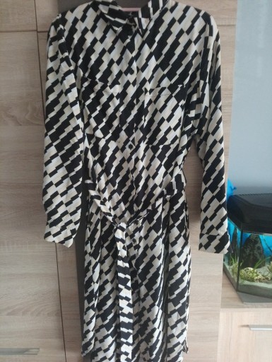 Zdjęcie oferty: Sukienka koszulowa bpc cudo MIDI biel/czerń/beż 40