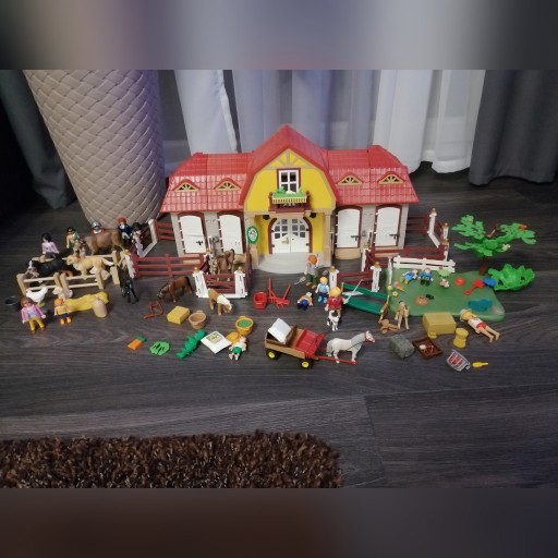 Zdjęcie oferty: Stadina koni ,farma playmobil