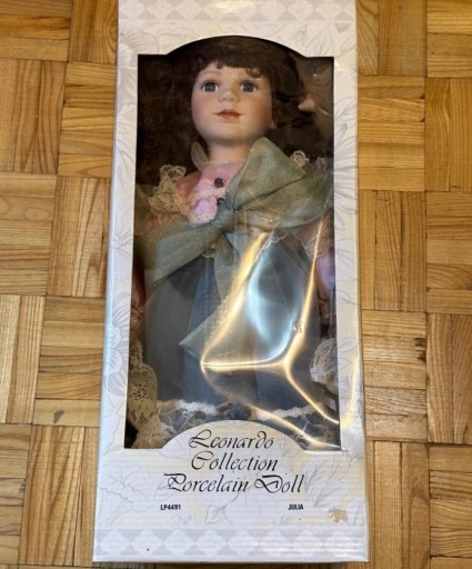 Zdjęcie oferty: The Leonardo Collection duża lalka w pudełku JULIA