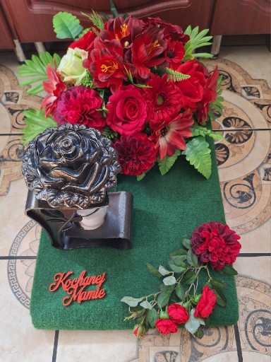 Zdjęcie oferty: Stroik kwiatowy na cmentarz płyta 